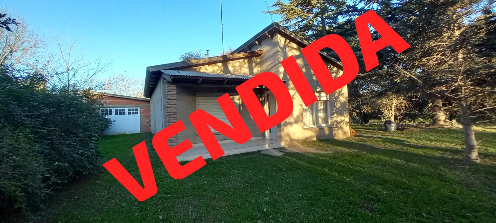 CASA CON IMPORTANTE LOTE DE 2150 MTS2 EN VILLA ARCADIA